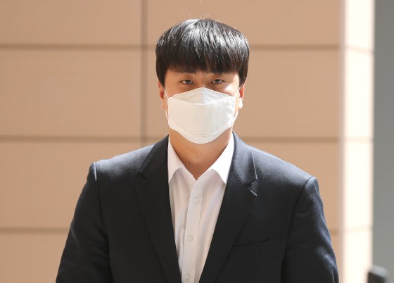 검찰, '학폭논란' 두산 이영하 2심서도 징역 2년 구형 -cboard