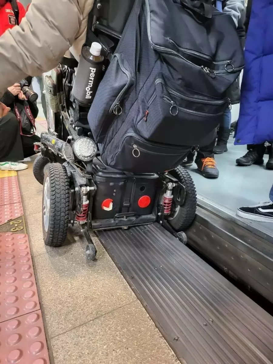 장애인 단체 지하철 시위는 도를 넘음 ㄷㄷㄷ -cboard